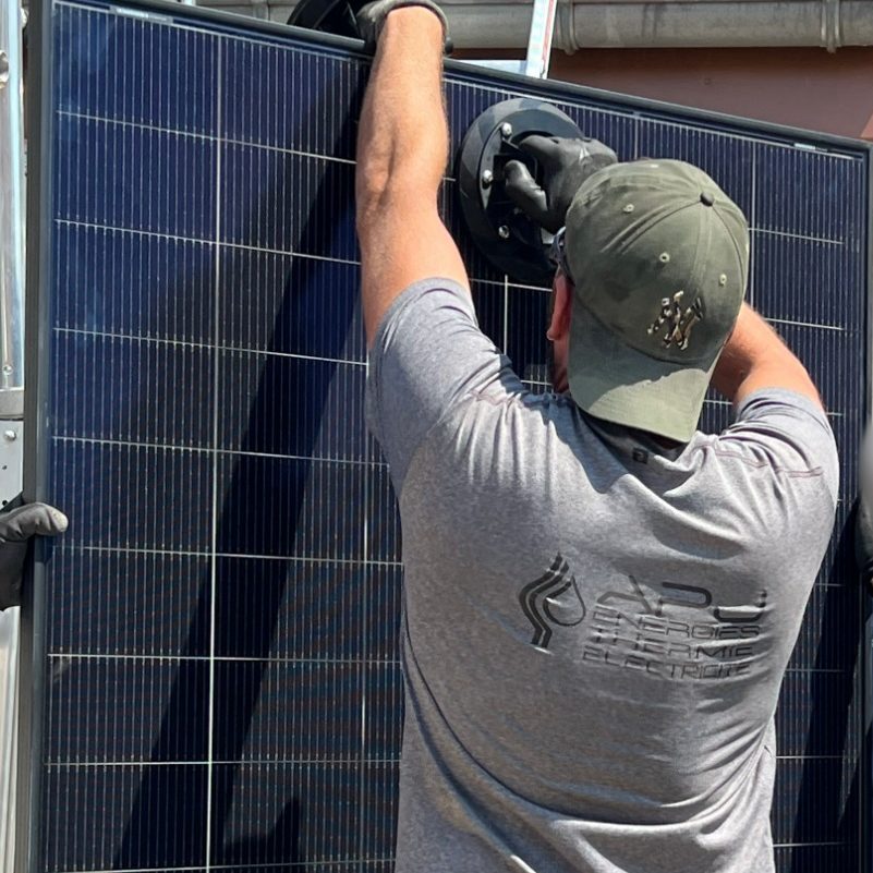12 panneaux photovoltaiques installés en Haute saone par APJ SOLAR Maison avec des panneaux photovoltaique posés par APJ SOLAR en haute Marne